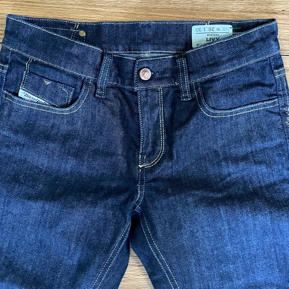 Diesel Livy Low Rise Straight Leg Dark Wash With Stretch 2009/2010 size 26 - Picture 2 of 10